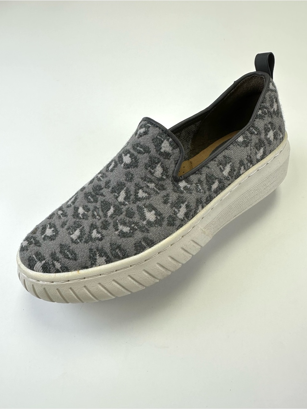 Sofft Grey Snow Leopard Slip On Platform Sneakers Loafers Size 9M Casual